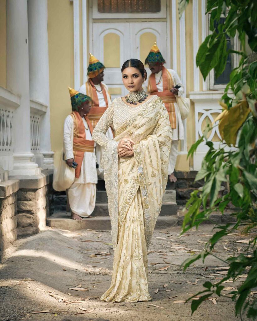 Shit shot in a pallod creations saree at the sabji mandi in pune. This place has a characteristic vibe which contrasts well with classy garments and fashion imagery